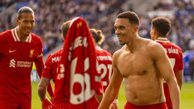 Liverpool cách chức vô địch Ngoại hạng Anh một trận thắng