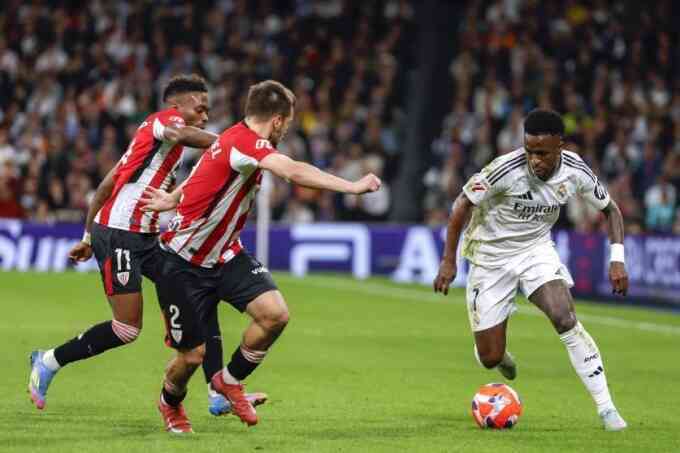 Siêu phẩm phút bù giờ giúp Real bám đuổi Barca