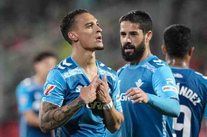 Antony ghi tuyệt phẩm, hồi sinh hy vọng dự Champions League