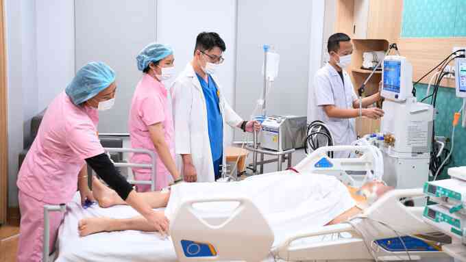 Cứu sống du khách nước ngoài nhồi máu não nguy kịch