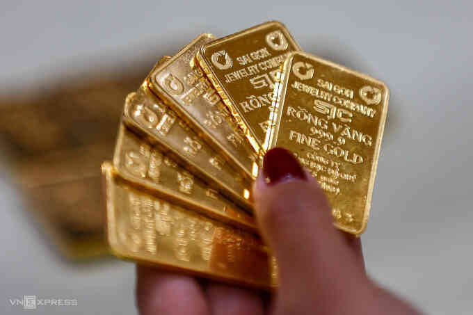 Giá vàng miếng SJC lập đỉnh mới, lên 121 triệu đồng