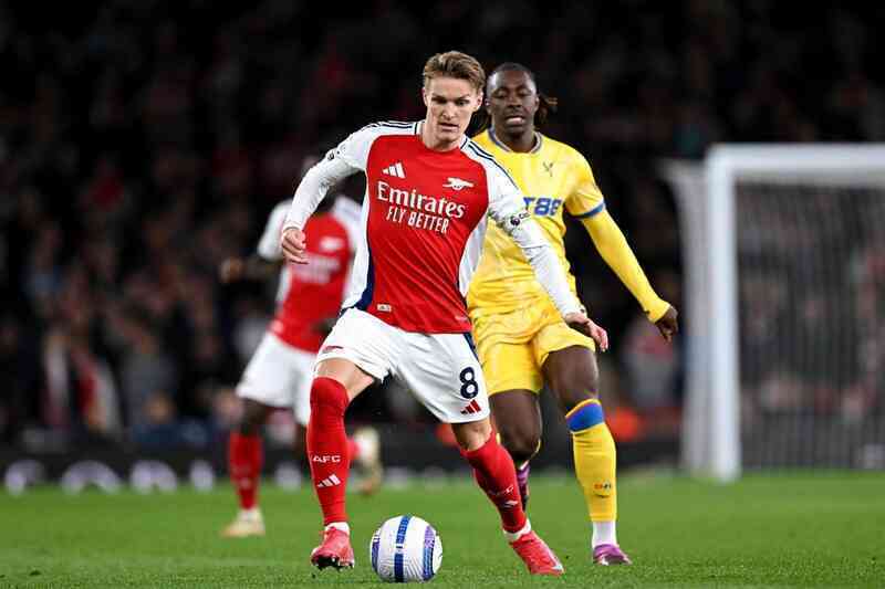 Arsenal khiến Liverpool tiếp tục chờ đợi để đăng quang Premier League