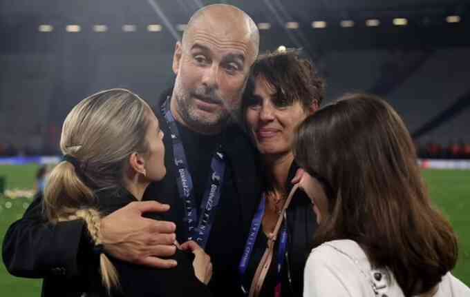 Guardiola hàn gắn với vợ