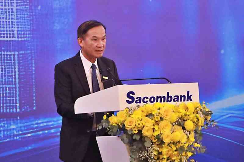 Ông Dương Công Minh: Sacombank sẽ tiếp tục cắt giảm nhân sự