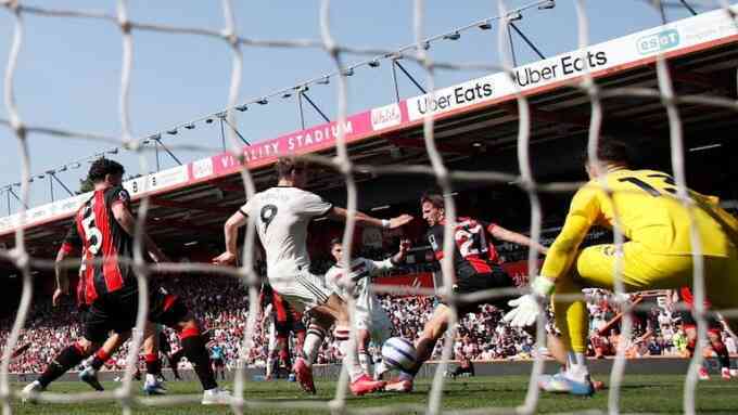 Hojlund cứu Man Utd