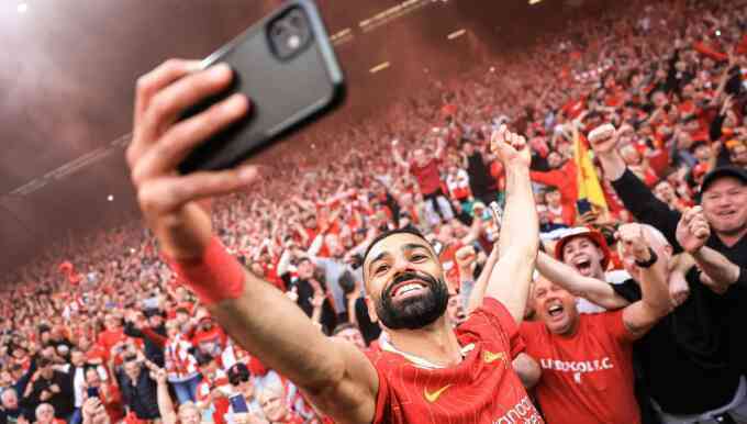 Salah phá kỷ lục ghi bàn của Aguero