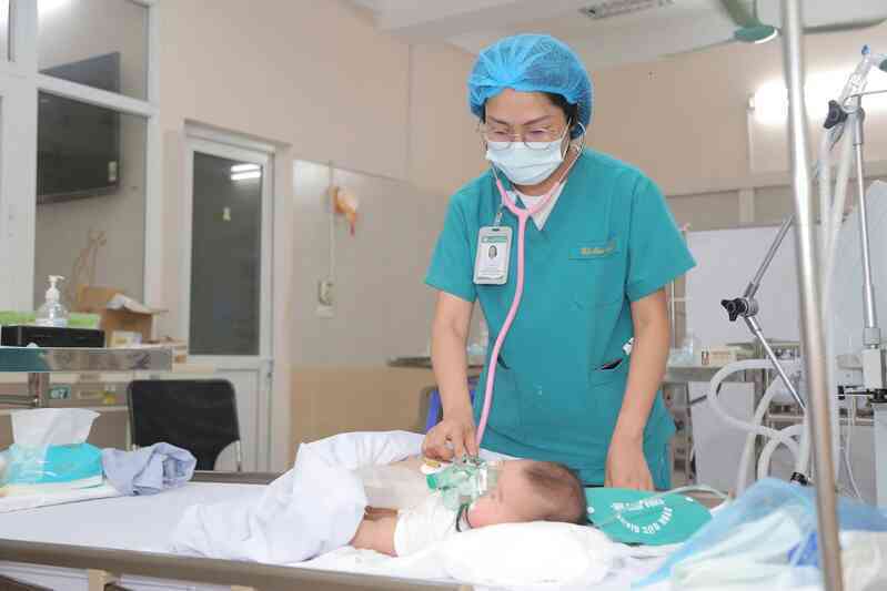 Bệnh nhi bị sốc tim, suy thận cấp vì nhiễm virus gây bệnh hô hấp quen thuộc