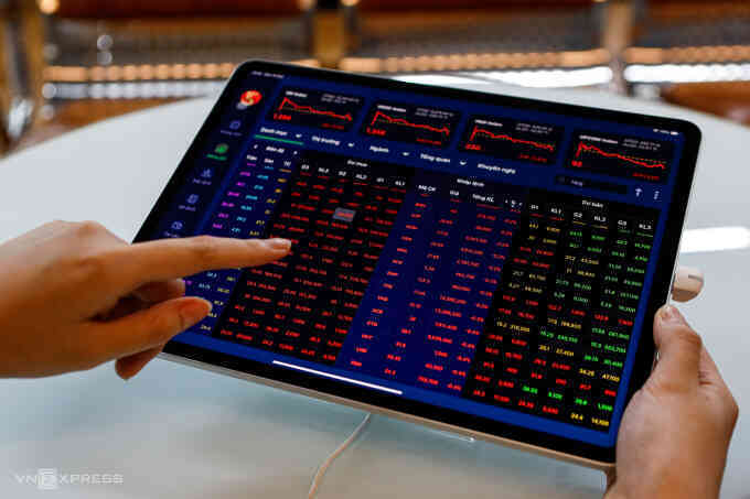 Chứng khoán giảm hơn 6% trong tháng 4