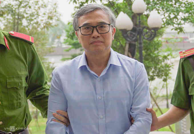 Cựu thứ trưởng Công Thương Hoàng Quốc Vượng bị tuyên 6 năm tù