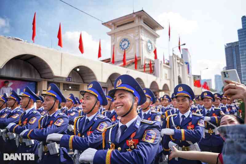 TPHCM cấm đường từ 3h ngày 30/4