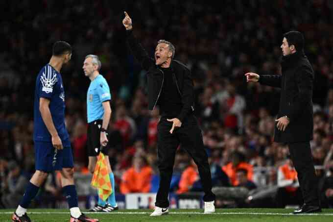 HLV Enrique muốn thắng nốt trận lượt về trước Arsenal