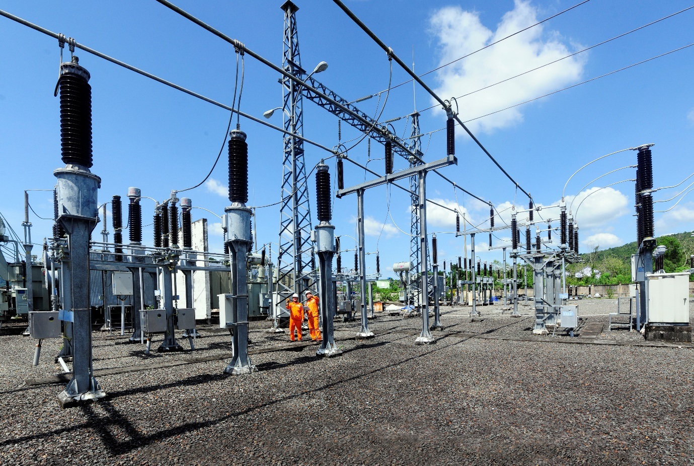 EVNSPC ứng trực đảm bảo điện dịp Giỗ Tổ Hùng Vương và Lễ 30/4 - 1/5