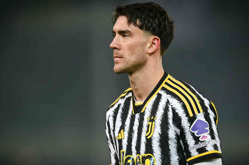 Tin tức về chuyển nhượng 5/4: MU ký Vlahovic, Arsenal lấy Antony