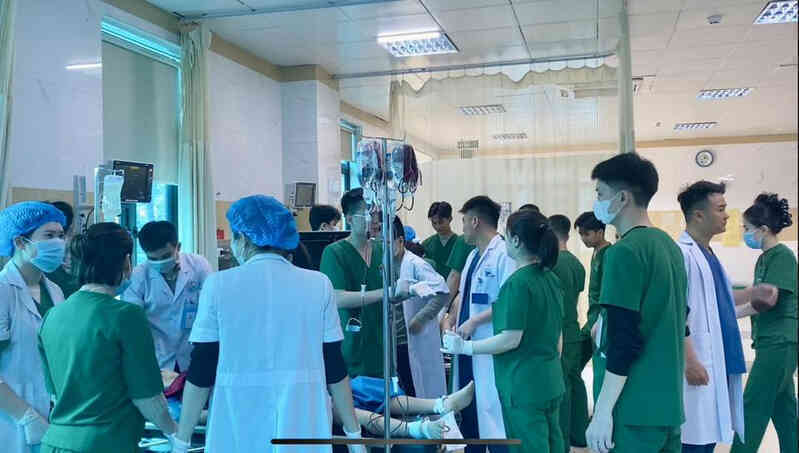 Tình trạng sức khỏe 4 nạn nhân văng khỏi xe khách sau tai nạn với ô tô tải
