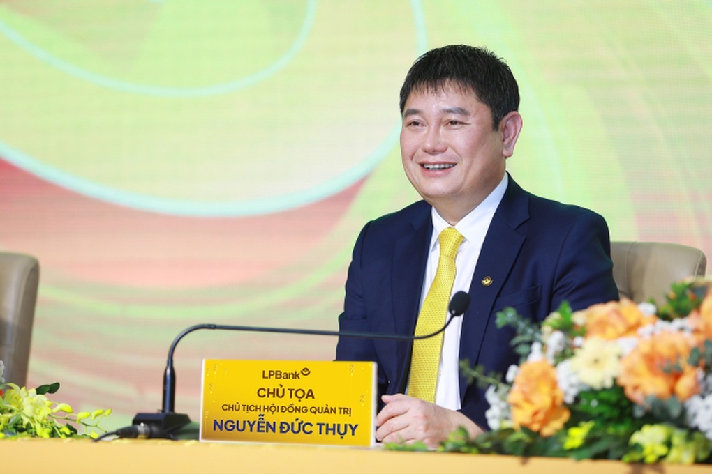 Ông Nguyễn Đức Thụy sắp nhận hàng trăm tỷ đồng từ LPBank
