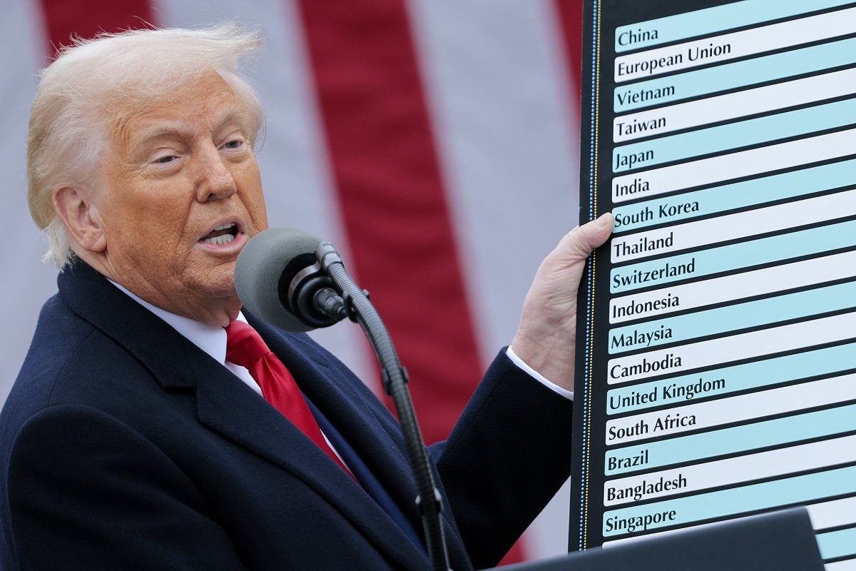 Ông Trump tuyên bố sẽ áp thêm thuế 50% với Trung Quốc