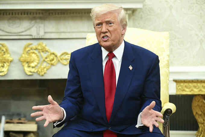 Ông Trump nói không dừng áp thuế, nhưng cởi mở đàm phán