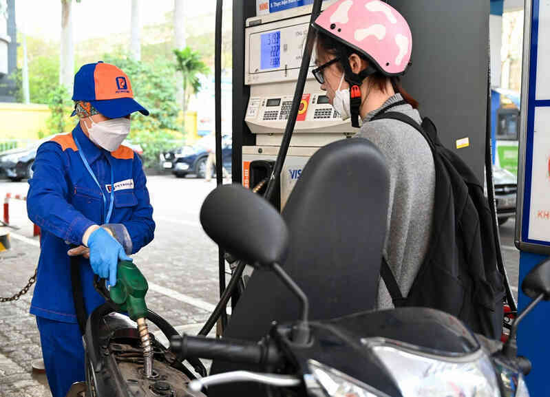 Giá xăng dầu trong nước ngày mai có thể giảm tới gần 2.000 đồng/lít?