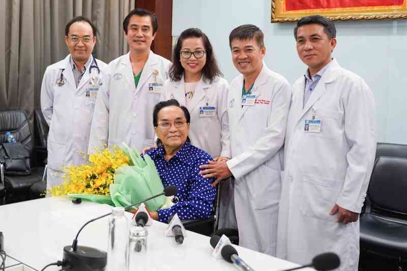 Nghệ sĩ Thanh Tuấn ngưng tim "hồi sinh" thần kỳ, hát tặng bác sĩ cứu mình