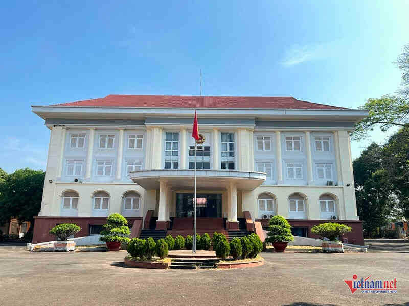 Thu hồi quyết định tuyển dụng 61 giáo viên do vi phạm chỉ đạo của trung ương