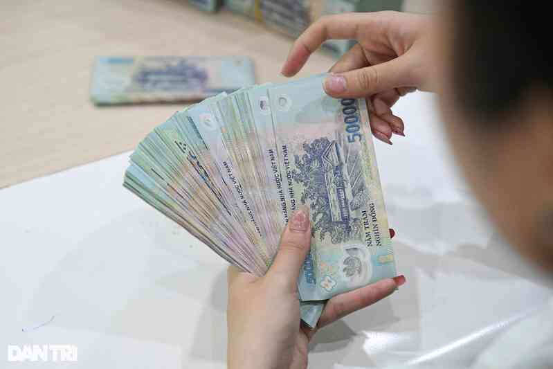 Tiền gửi của người dân vào ngân hàng lập kỷ lục hơn 7 triệu tỷ đồng