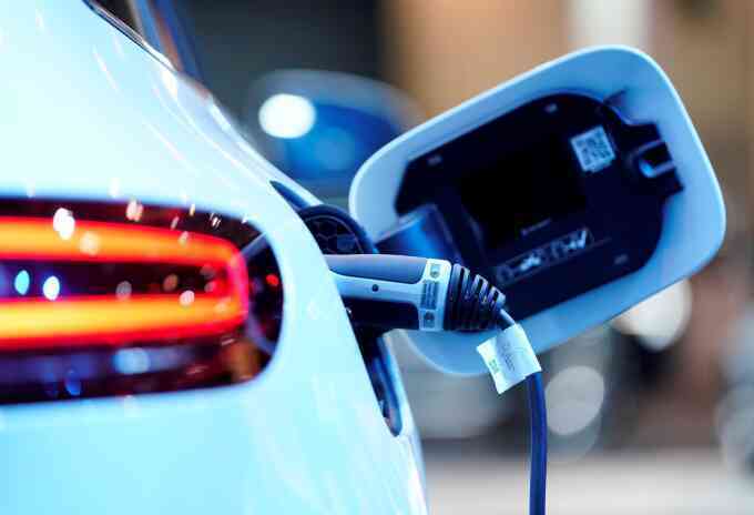 Mỹ tính áp phí 250 USD hàng năm lên xe điện
