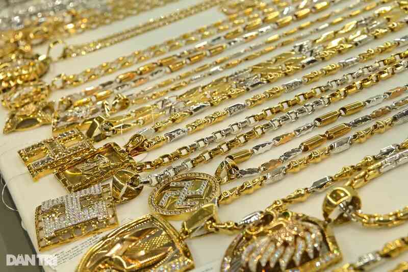 Giá vàng tăng 2 triệu đồng, lên 121 triệu đồng/lượng