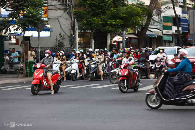 `Các cấp độ phạt nên có khi dừng đèn đỏ quá vạch`