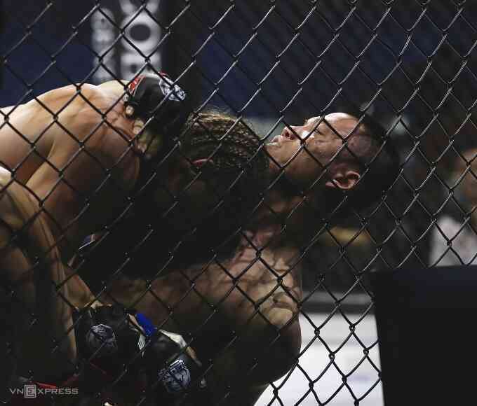 Chiến thuật giúp Phạm Công Minh đánh bại Zakhar trên sàn MMA