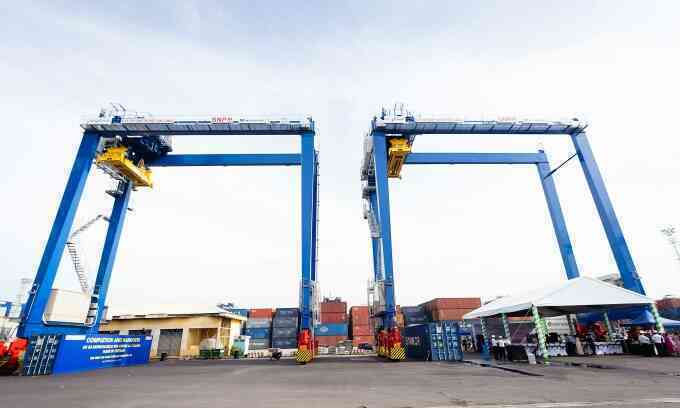 Việt Nam lần đầu sản xuất giàn cẩu xếp dỡ container hàng triệu USD