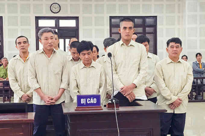 Chủ mưu `phù phép` hơn 1,6 triệu cuốn sách giáo khoa giả bị tuyên 12 năm tù