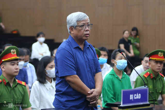 Cựu tổng cục trưởng nhận 500 triệu đồng trong túi hoa quả mừng sinh nhật