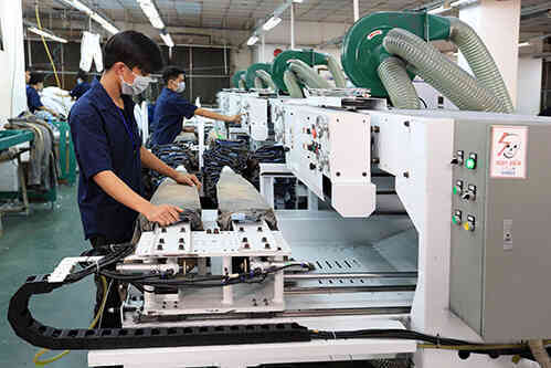 Doanh nghiệp xoay xở tiết kiệm điện