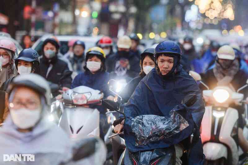 Miền Bắc trời nắng, miền Nam có nơi mưa to