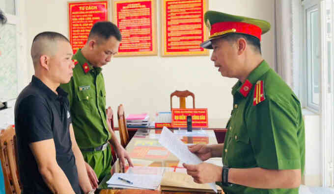 Dùng vé số giả lừa người khuyết tật
