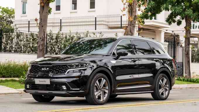 Kia Sorento giảm giá mạnh để `dọn kho`
