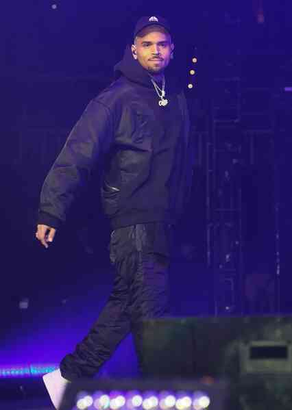 Chris Brown bị bắt