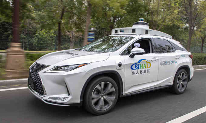Taxi tự lái bốc cháy khi đang chạy thử