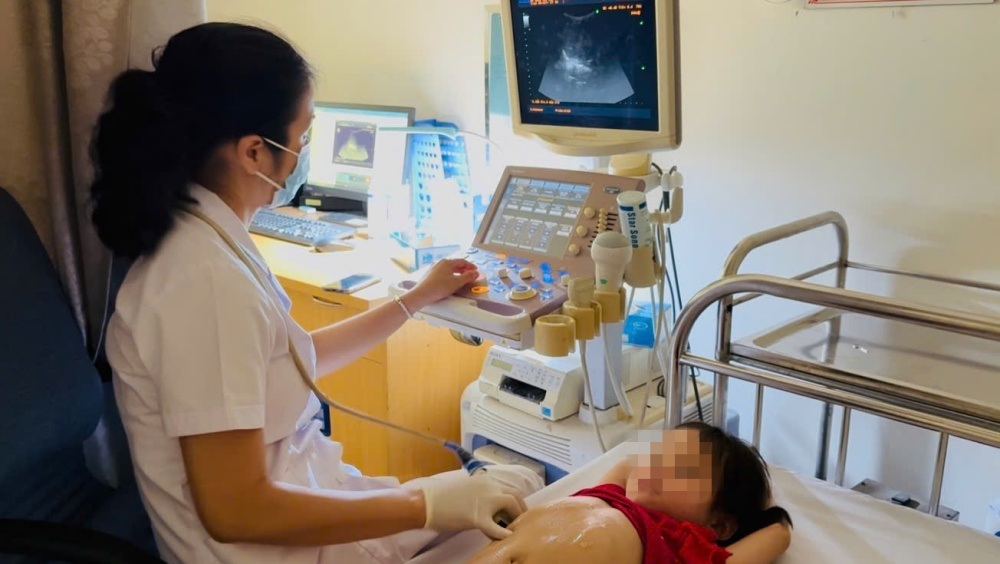 Bé gái 4 tuổi nhiễm đồng loạt nhiều loại sán gan, phổi...