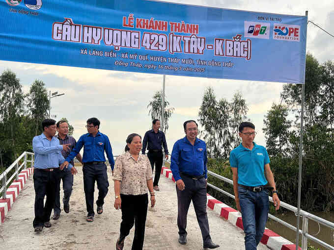 Khánh thành 6 cầu Hy vọng ở miền Tây