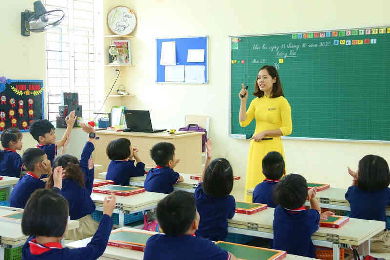 Nhiều tin vui liên tiếp đến với giáo viên, lương của nhà giáo được xếp cao nhất