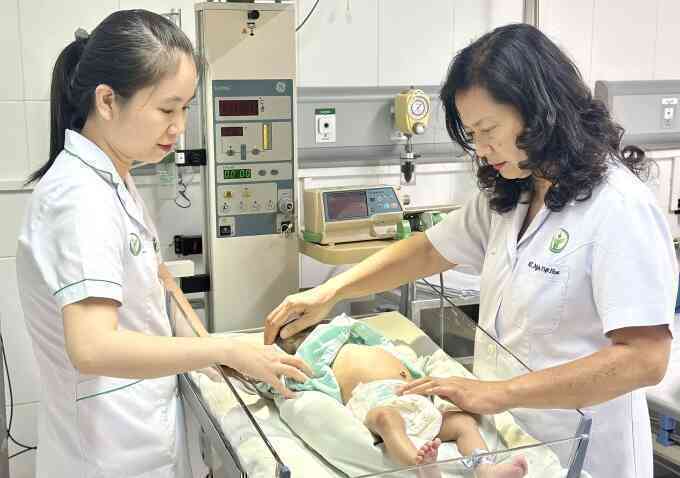 14 năm sống trong hình hài nữ, đi khám mới biết là con trai