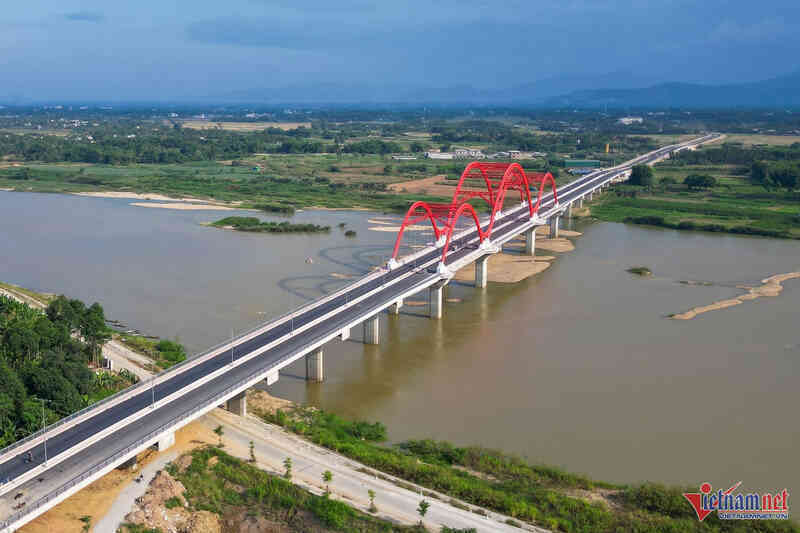 Cầu vòm thép 850 tỷ ở Quảng Ngãi sắp hoàn thành lại gặp `trục trặc` vì tên gọi