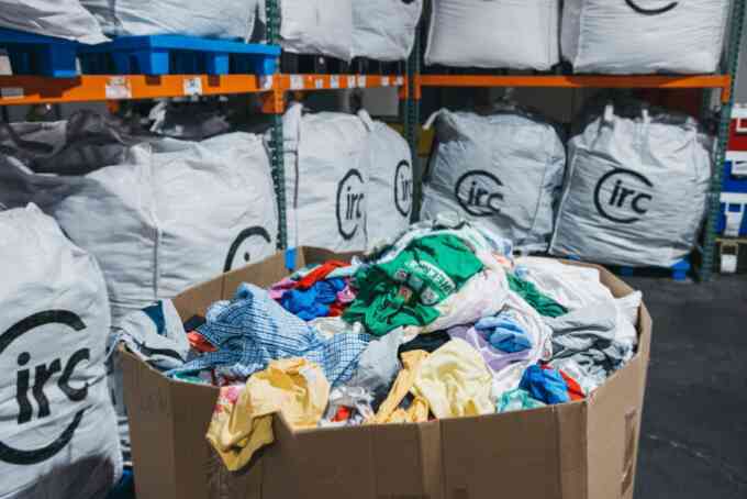Công ty Mỹ xây nhà máy tái chế polyester và cotton đầu tiên trên thế giới
