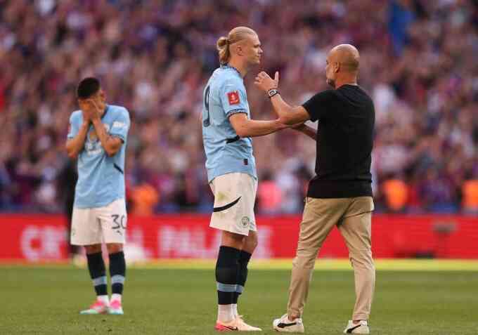 Guardiola bất ngờ vì Haaland nhường phạt đền cho Marmoush