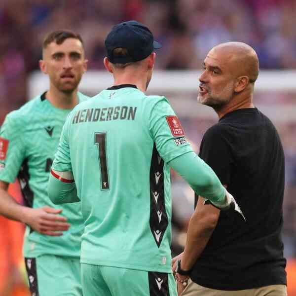 HLV Guardiola tức giận với thủ môn Crystal Palace