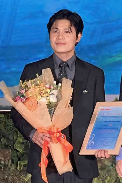 Nguyễn Văn Chung đoạt giải sáng tác về đất nước
