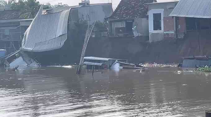 Sạt lở khiến 10 căn nhà ở An Giang bị thiệt hại