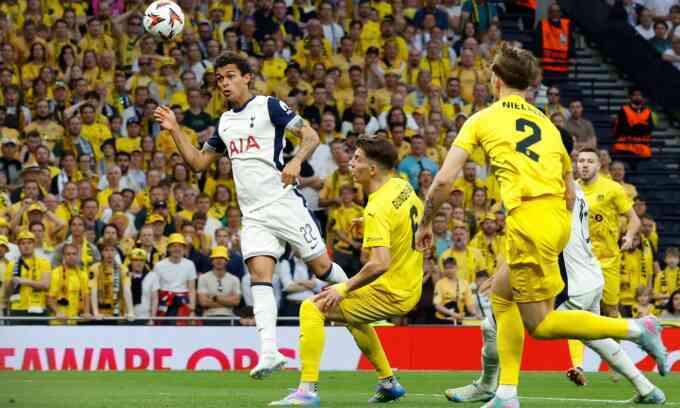 Tottenham đặt một chân vào chung kết Europa League