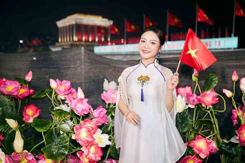 Nữ ca sĩ Gen Z Hà Quỳnh Như 3 lần hát mở màn mừng sinh nhật Bác trên VTV